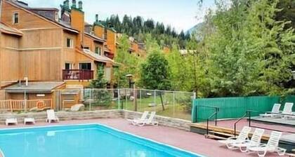 Horsethief Ski In Out Studio / Fireplace / Hot tub