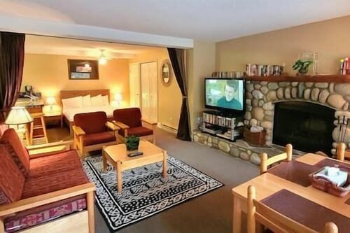 Horsethief Ski In Out Studio / Fireplace / Hot tub