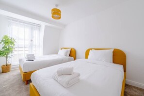 3 bedrooms, desk, iron/ironing board, free WiFi