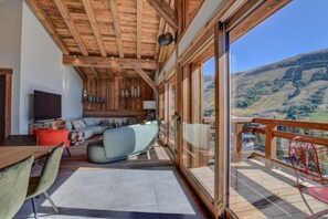 TV, fireplace - Chalet d'exception 14 Pers. Sauna, Jacuzzi, Sports, Lift, Free shuttle service (Les Deux Alpes)
