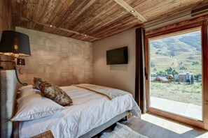 5 bedrooms, in-room safe, iron/ironing board, travel cot - Chalet d'exception 14 Pers. Sauna, Jacuzzi, Sports, Lift, Free shuttle service (Les Deux Alpes)