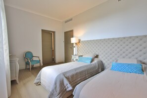 3 bedrooms, iron/ironing board, WiFi, bed sheets - Luxury 3 bedroom apartment with a swimming pool, Cap d'Antibes. (Antibes)