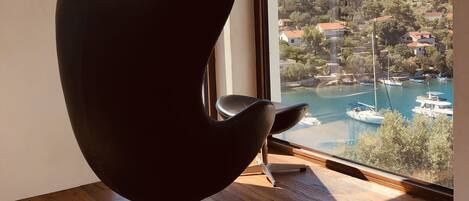 Deluxe Penthouse | Pillowtop beds, individually decorated, individually furnished