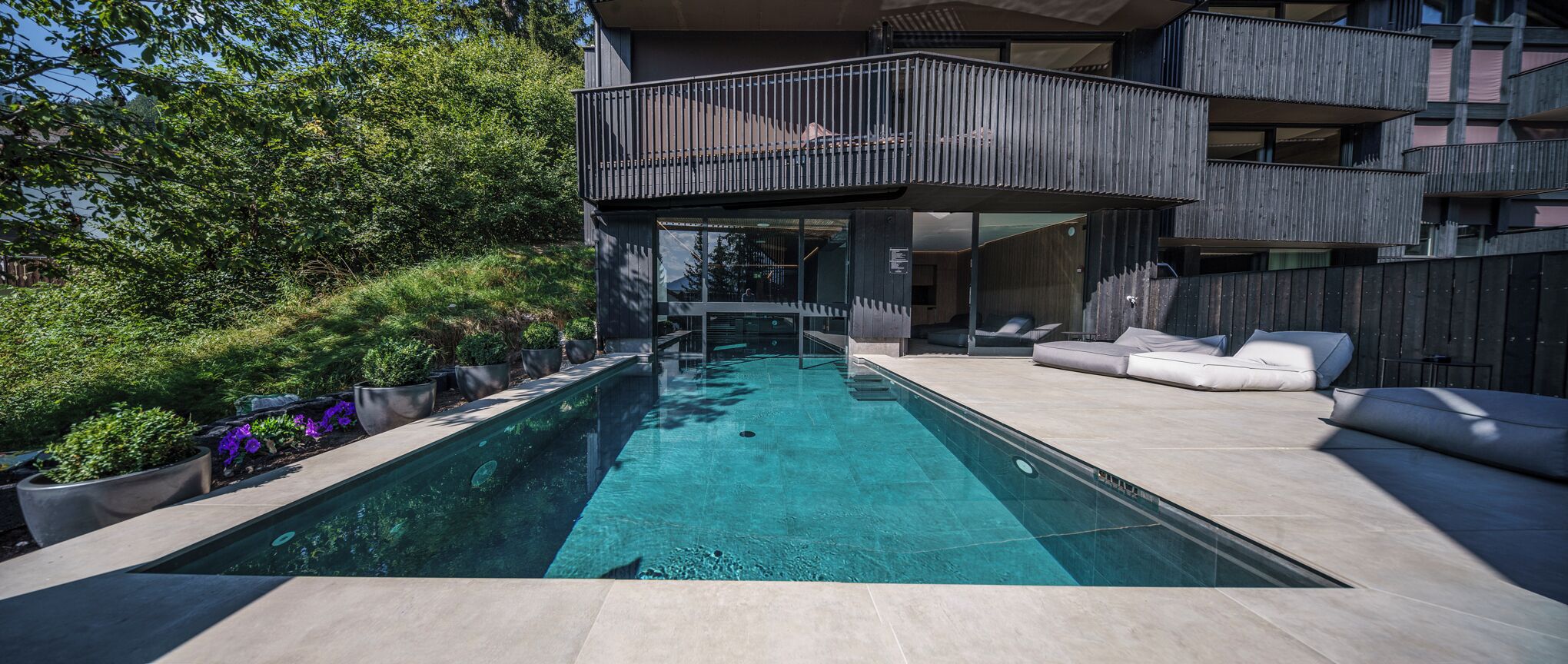 Indendørs pool, udendørs pool, liggestole