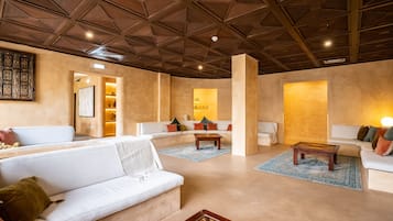 Coin salon dans le hall