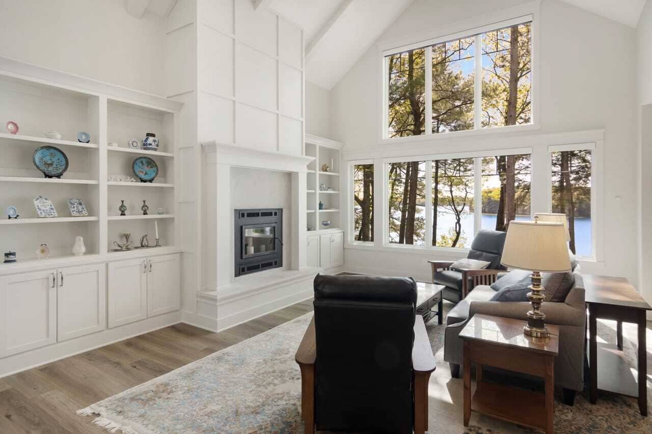 Televisión y oficina 