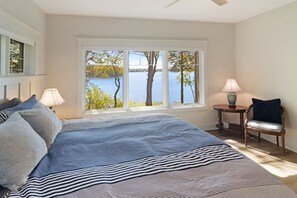 5 dormitoris, escriptori i planxa i posts de planxar 