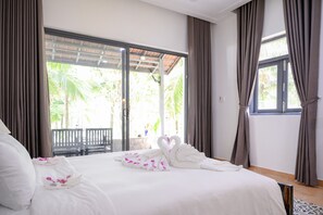 Superior Double Room Single Use, Garden View | Meja, kalis bunyi, Wi-fi percuma 