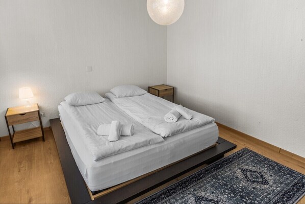 Iron/ironing board, WiFi (free)