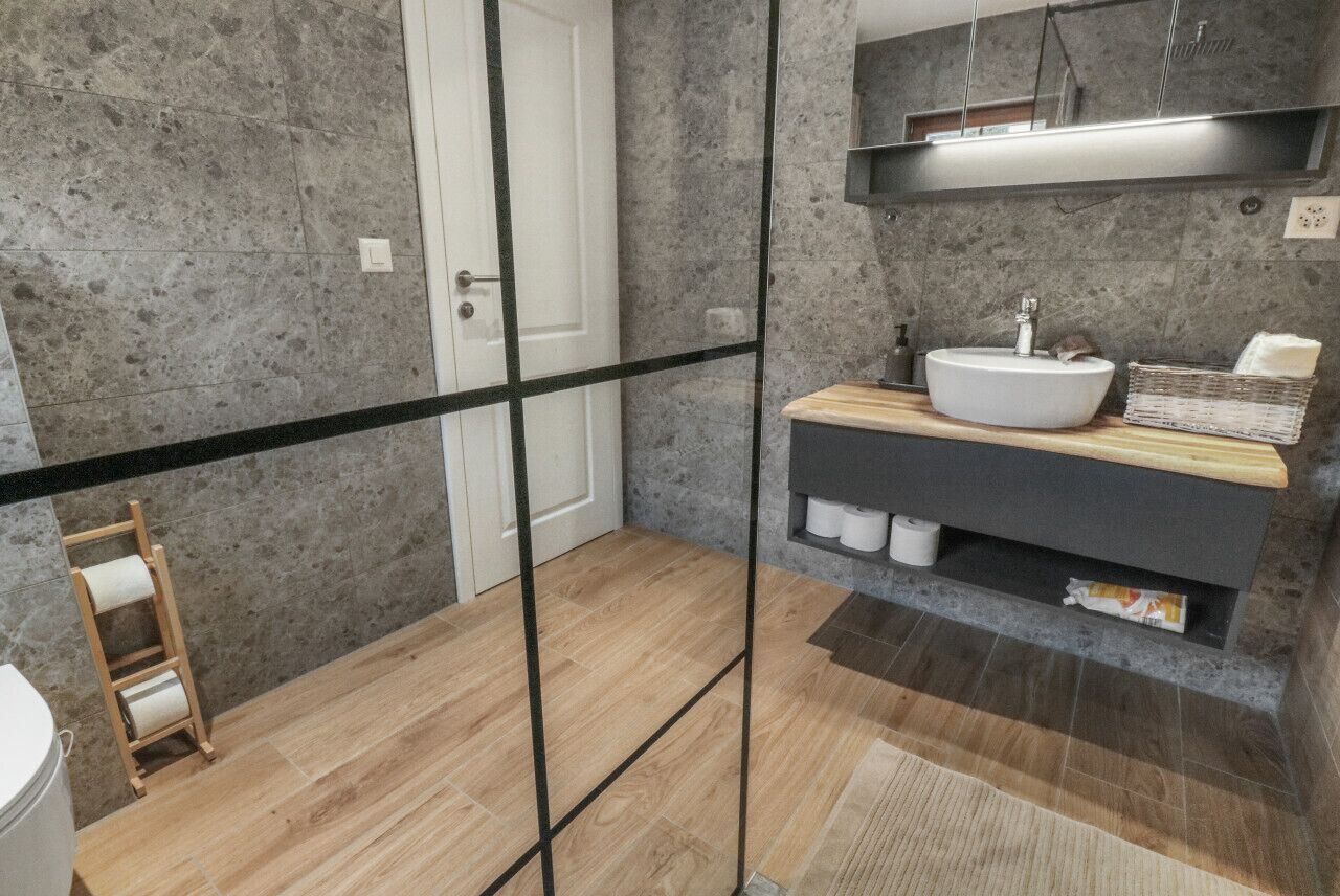 Sèche-cheveux, serviettes fournies