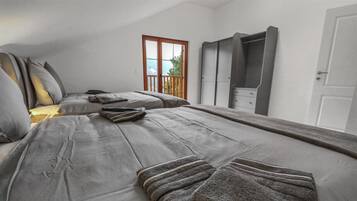 Iron/ironing board, free WiFi, bed sheets