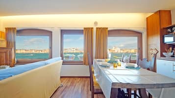 Appartamento | Area soggiorno | TV a schermo piatto 32 pollici con canali digitali