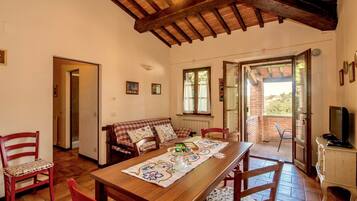 TV, fireplace, foosball, stereo