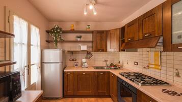 Fridge, microwave, oven, dishwasher