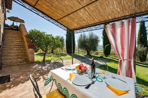 Outdoor dining - Agriturismo Malagronda - Quercia (Citta della Pieve)