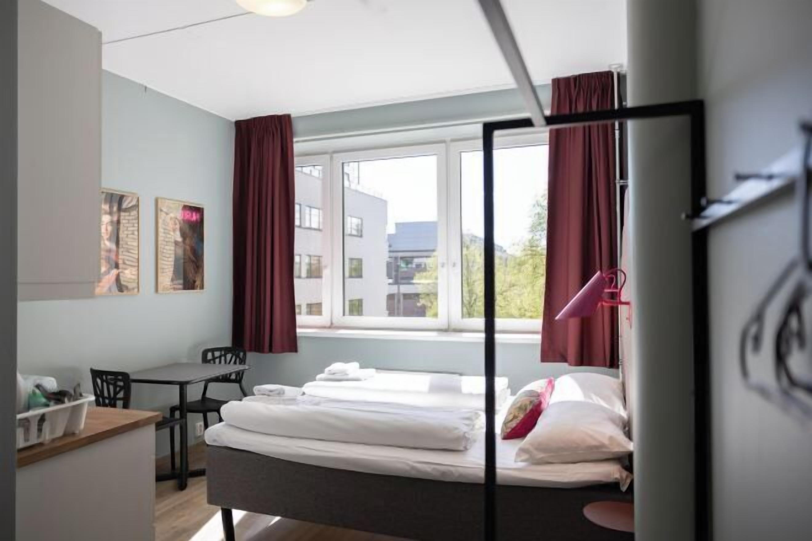 Blackout drapes, free WiFi, bed sheets