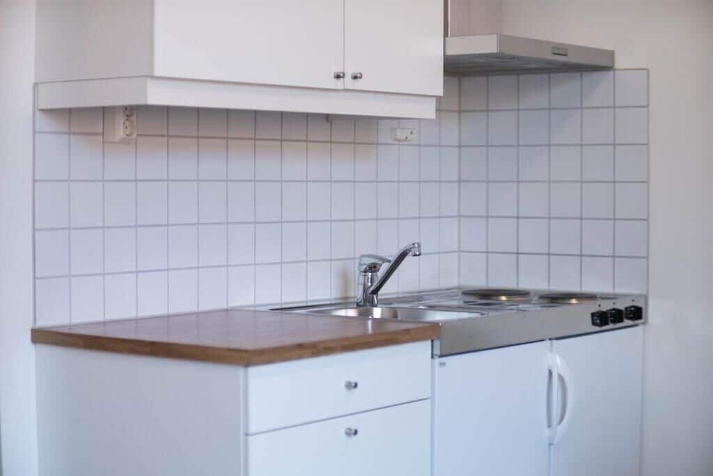 Budget Twin Studio | Private kitchen | Microwave
