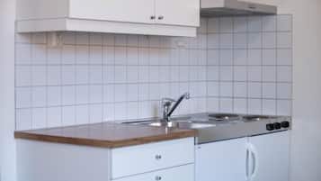 Budget Twin Studio | Eget kjøkken | Mikrobølgeovn på fellesområdet