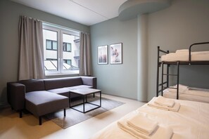Estudio familiar | Cortinas blackout, wifi gratis y ropa de cama
