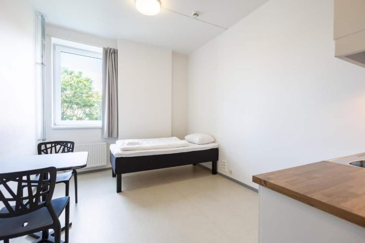 Budget Single studio | Cortinas opacas, wifi gratis, ropa de cama