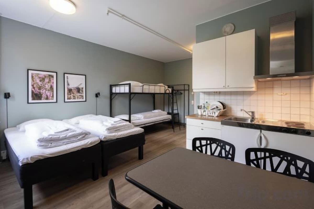 Blackout drapes, WiFi (free), bed sheets
