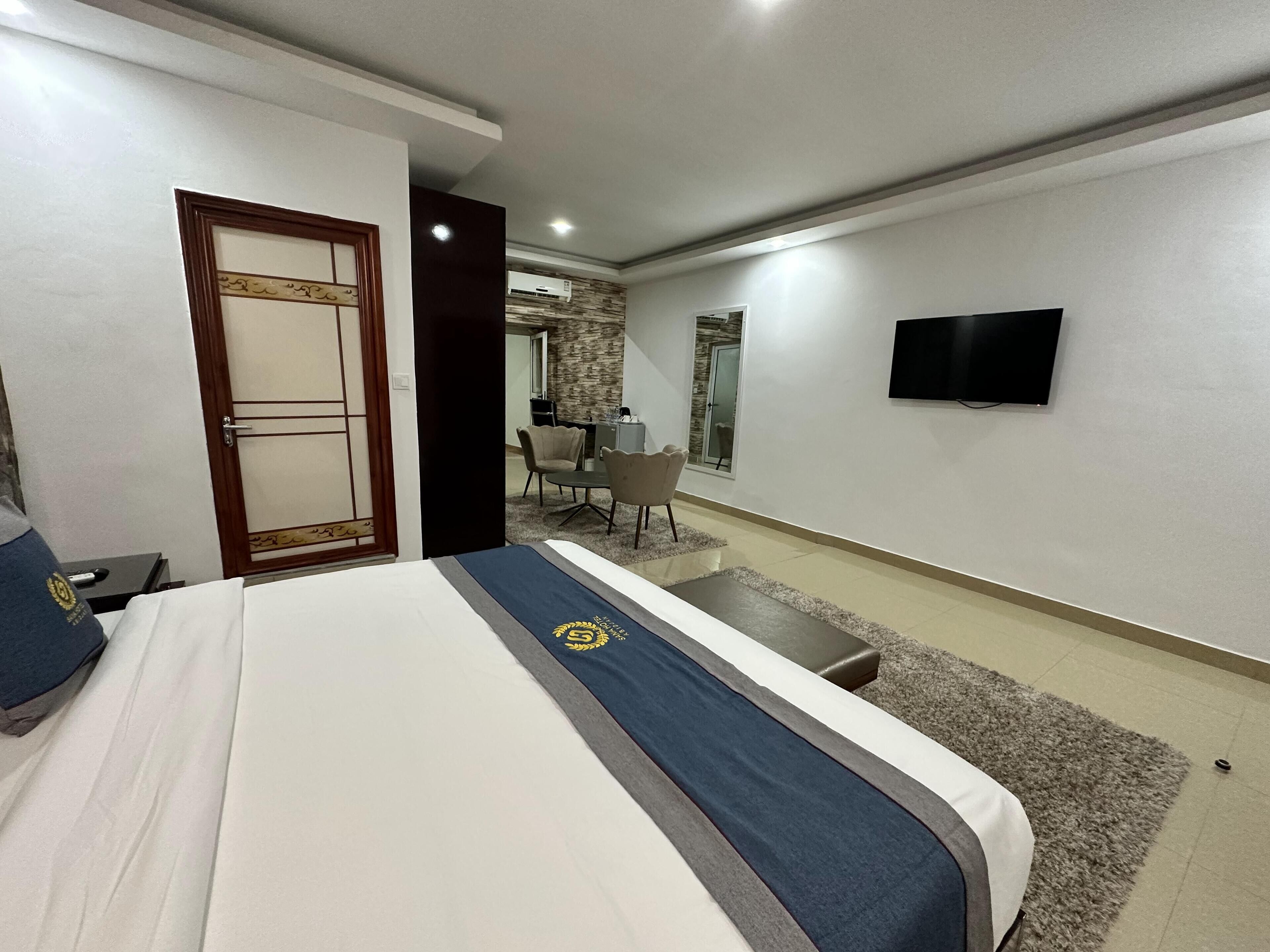 1 bedroom, Egyptian cotton sheets, premium bedding, minibar
