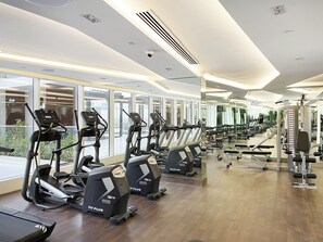 Fitness facility - Chic Studio with Gym, Sauna, Pool & Tennis Court (Dubai)