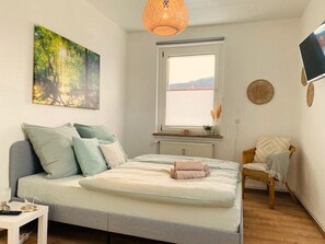 2 bedrooms, iron/ironing board, travel cot, free WiFi