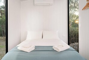 1 bedroom, bed sheets