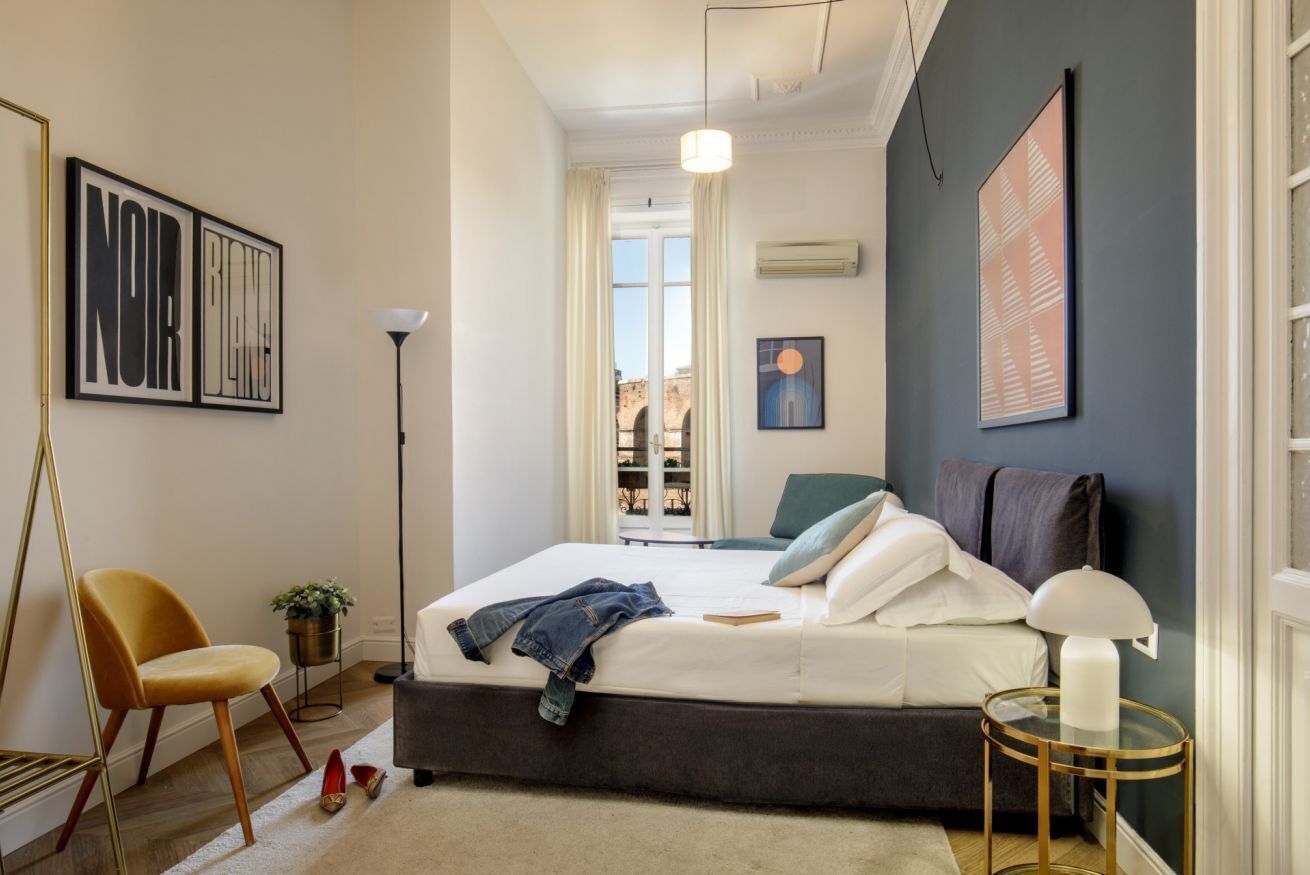 5 bedrooms, iron/ironing board, WiFi, bed sheets
