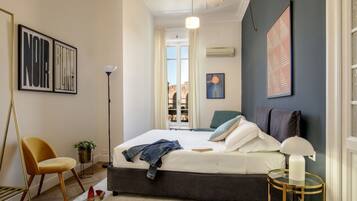5 bedrooms, iron/ironing board, WiFi, bed sheets