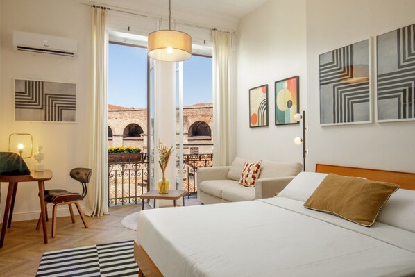 5 bedrooms, iron/ironing board, WiFi, bed sheets