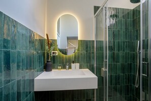 Doccia, asciugacapelli, bidet, asciugamani