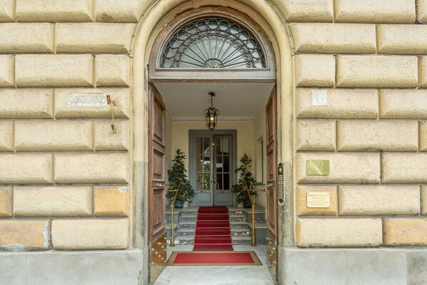 Exterior detail - Daplace - Beatrice Apartment (Roma)