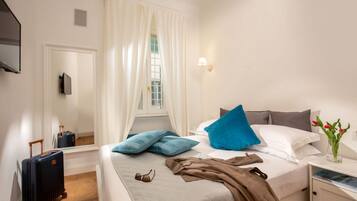 2 habitaciones, tabla de planchar con plancha, wifi y ropa de cama