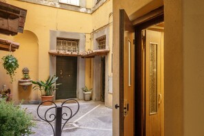 Exterior detail - Daplace - Mirta Apartment (Roma)