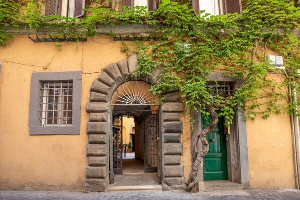 Exterior detail - Daplace - Mirta Apartment (Roma)