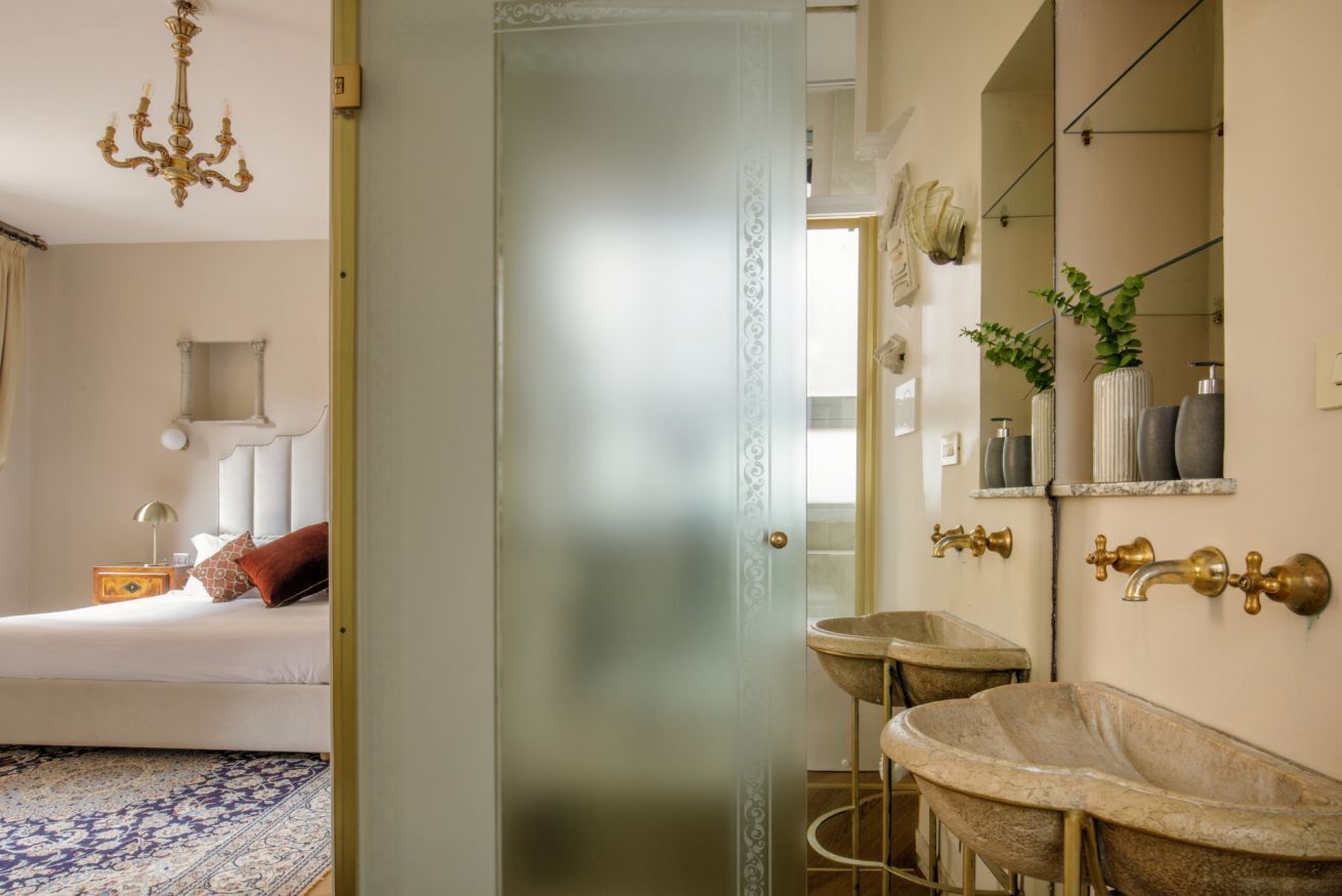 2 chambres, fer et planche à repasser, Wi-Fi, draps fournis