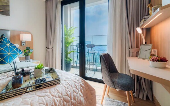 Presidential Suite, 2 Bedrooms, Club Lounge Access, City View | 2 bedrooms, Egyptian cotton sheets, premium bedding, down comforters