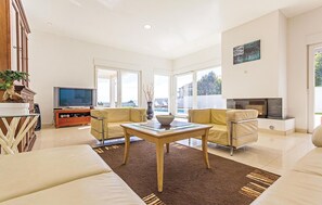 TV, caminetto, tavolo da ping pong