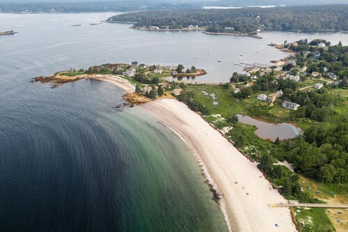 The Coastal Cottage on Pemaquid Beach by Rocky Coast Rentals