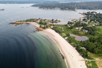 The Coastal Cottage | Walk to Pemaquid Beach | Fire Pit & Family-Friendly Retreat