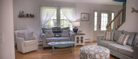 تلفزيون ذكي، مدفأة، كُتُب