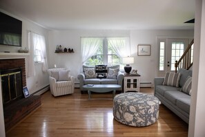 Smart-TV, Kamin, Bücher