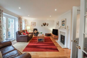 Cottage | Living area - 9 Church Farm Rise (Aldeburgh)