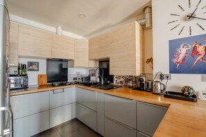 Fridge, microwave, oven, dishwasher