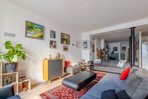 TV
