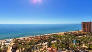 A resort with a beach view, palm trees, and a pool area. - Bella Sirena A701 Penthouse Amazing Ocean Views (Puerto Peñasco)