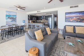 TV, offices - Modern Condo with Ocean Views (Las Conchas)