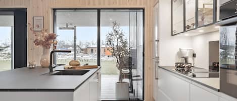 Fridge, dishwasher, coffee/tea maker